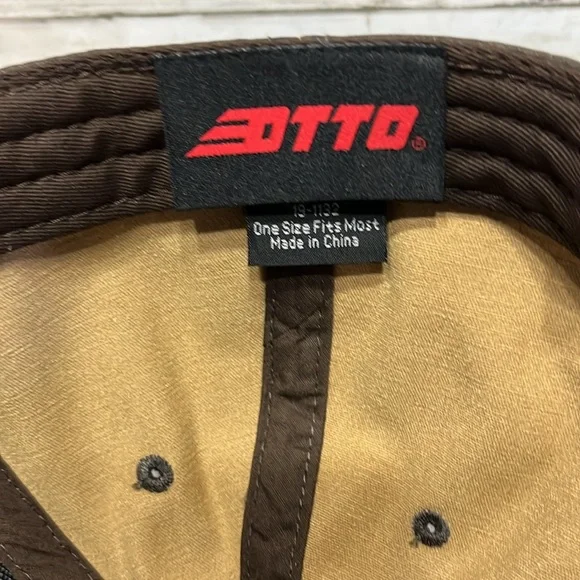 Magnolia Farms Hat Distressed Saddle. From the Silos Waco Texas - Picture 7 of 8